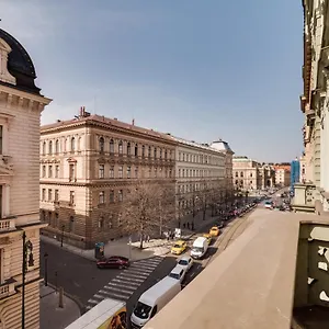 Apartment Charles Bridge - 3 Bedroom - Old Town, Prague
