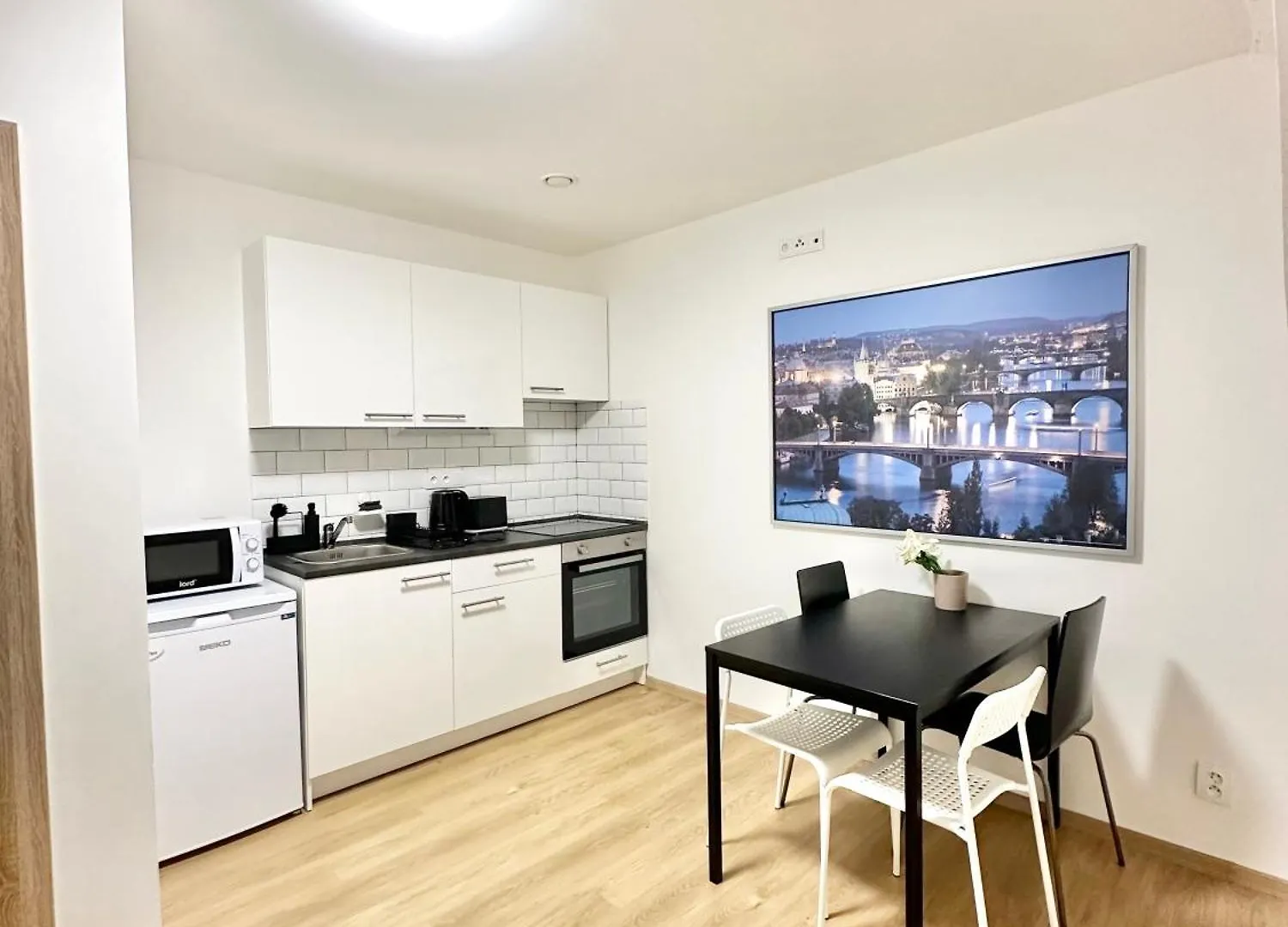 2Br Spacious Basement Apartment Near Center Prag