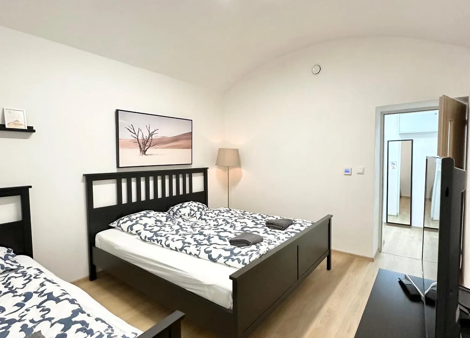2Br Spacious Basement Apartment Near Center Prag